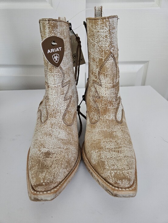 Ariat Shoes - Ariat NWT Ladies Leather Western Boot
